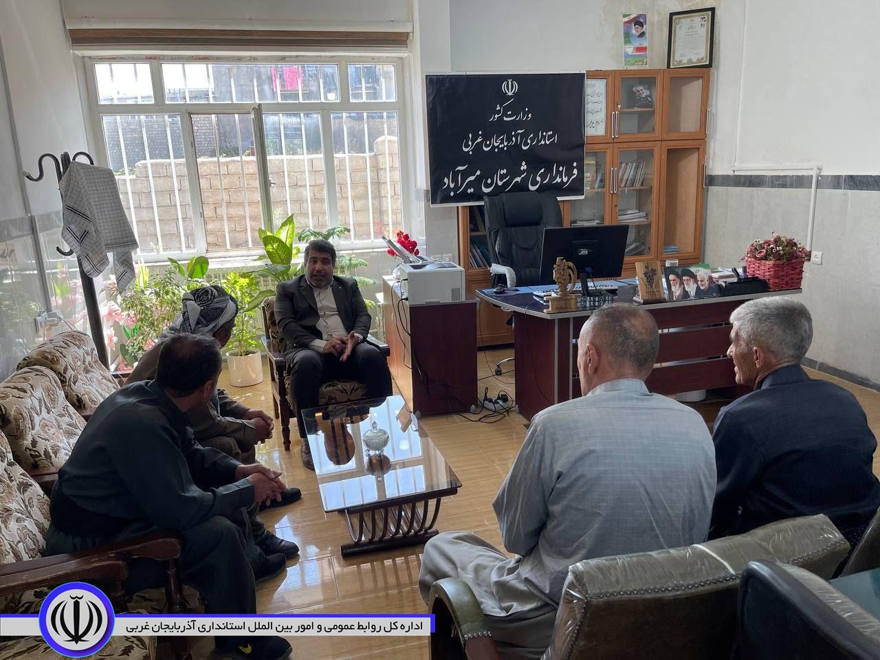 دیدار جمعی از اهالی روستای شیوه جو با فرماندار شهرستان میرآبا