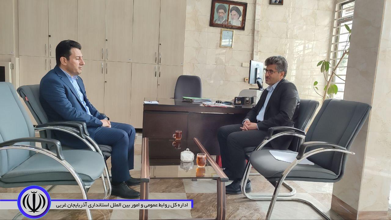 بازدید سرزده فرماندار میرآباد از بانک صادرات در راستای تکریم حقوق شهروندی
