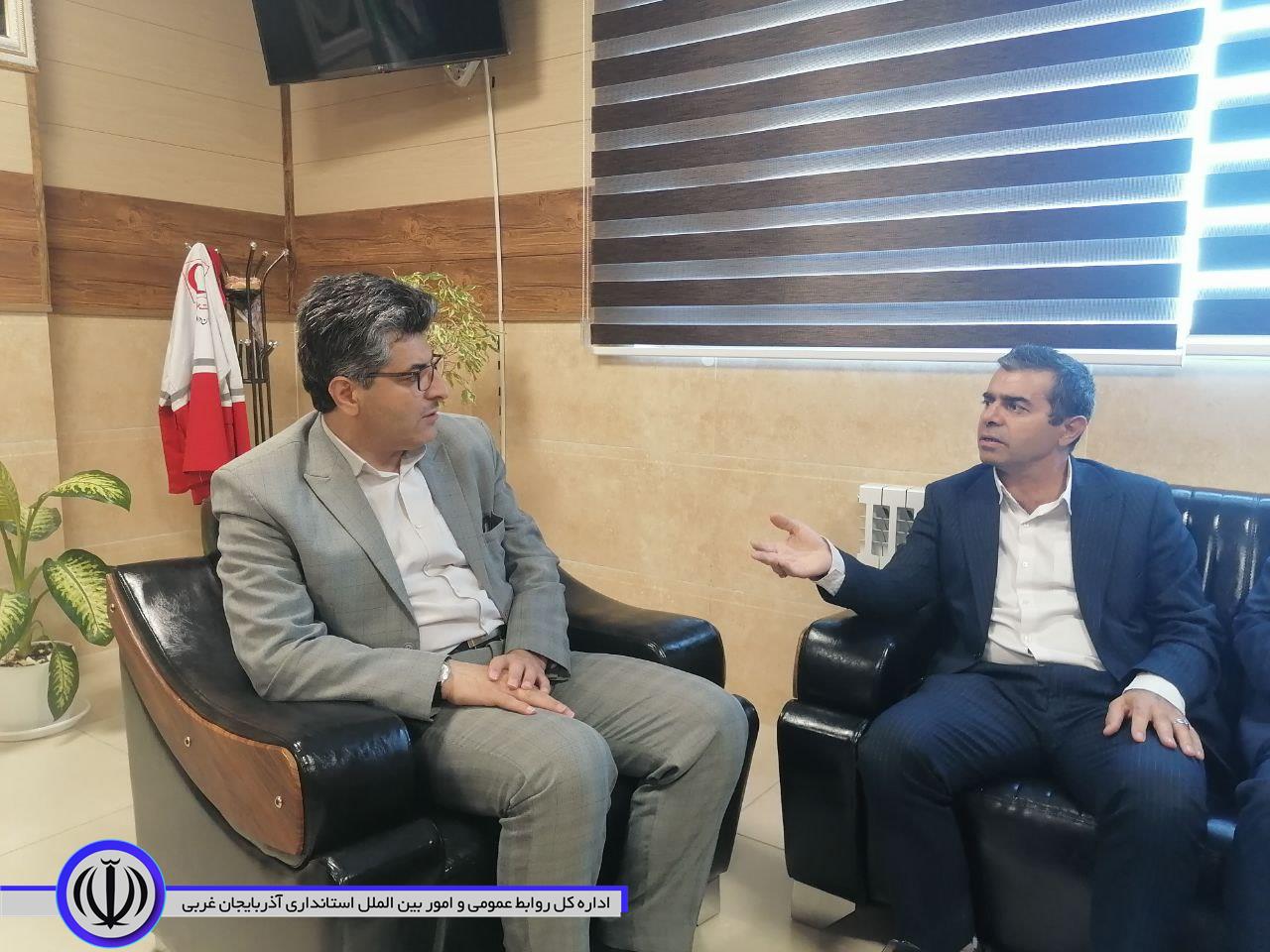 دیدار رئیس اداره گاز و پیمانکار پروژه های گازرسانی در شهرستان با فرماندار میرآباد