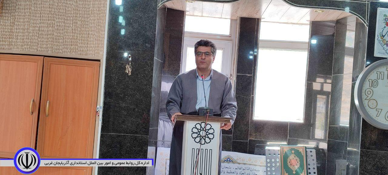 حضور و سخنرانی "سید حسام الدین باب گوره" فرماندار شهرستان میرآباد در جمع نمازگزاران پیش از خطبه های نماز جمعه روستای آلوتان به مناسبت گرامیداشت هفته دفاع مقدس