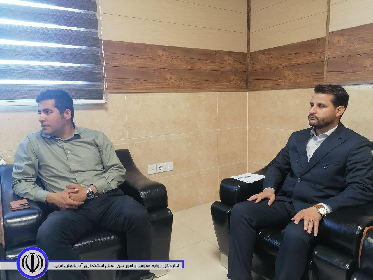 دیدار رئیس اداره گاز و پیمانکار پروژه های گازرسانی در شهرستان با فرماندار میرآباد