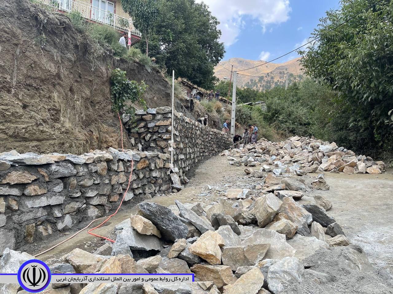 بازدید فرماندار از پروژه دیوار حائل سنگی و روستای کانی زرد