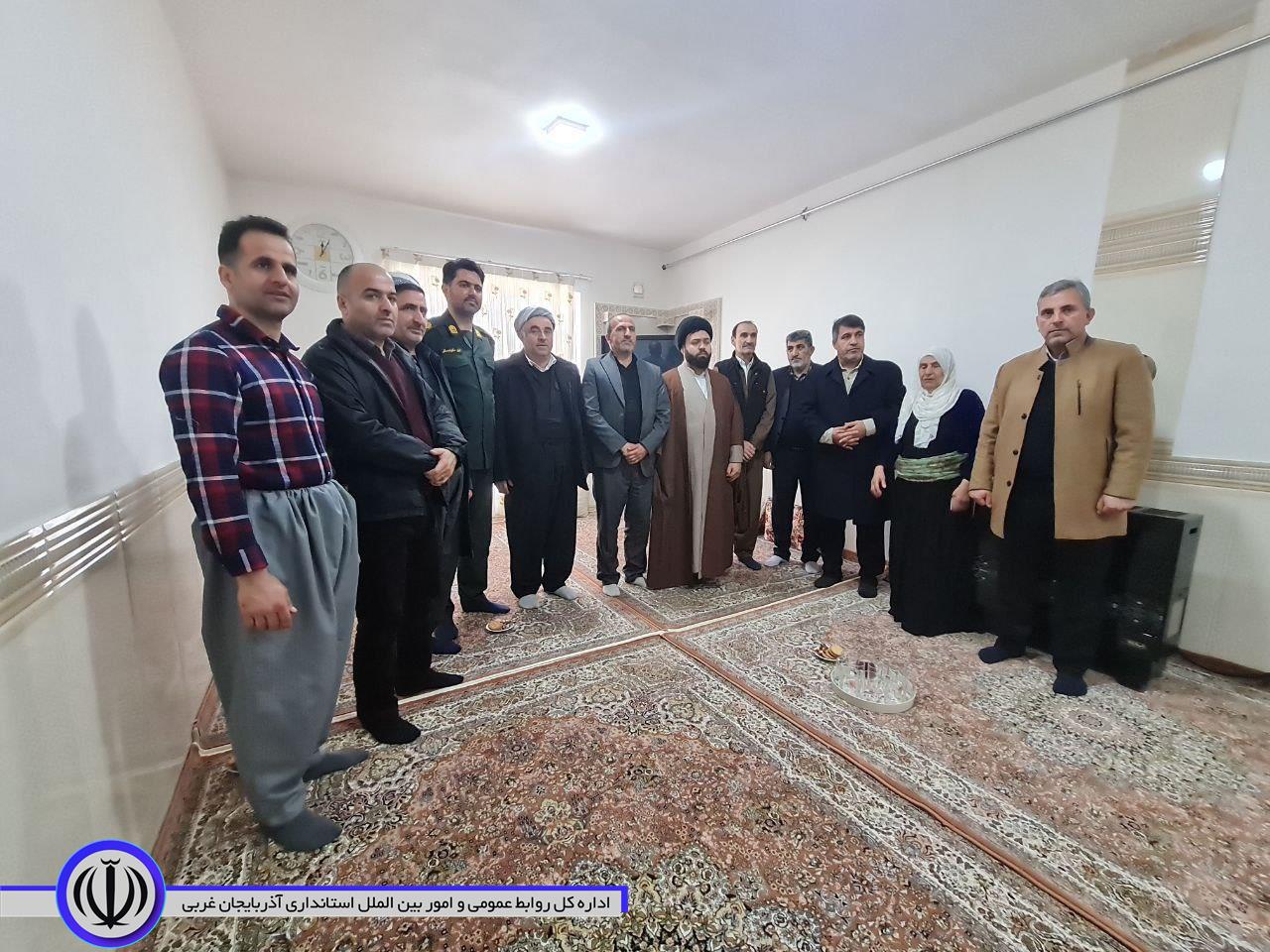 دیدار و تجلیل از خانواده شهید "عبداله ایسوفی" به مناسبت گرامیداشت دهه مقاومت و بصیرت