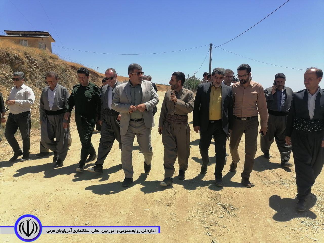 حضور فرماندار میرآباد در روستای دیوالان و شنیدن بی واسطه مطالبات و درخواست های اهالی شریف روست