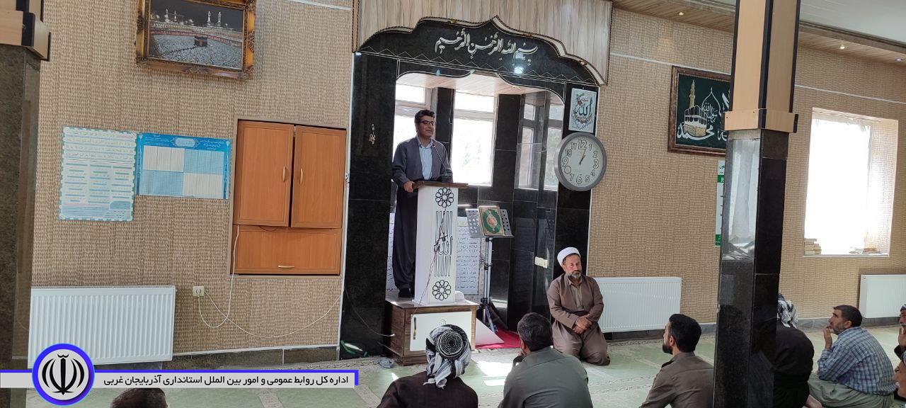 حضور و سخنرانی "سید حسام الدین باب گوره" فرماندار شهرستان میرآباد در جمع نمازگزاران پیش از خطبه های نماز جمعه روستای آلوتان به مناسبت گرامیداشت هفته دفاع مقدس