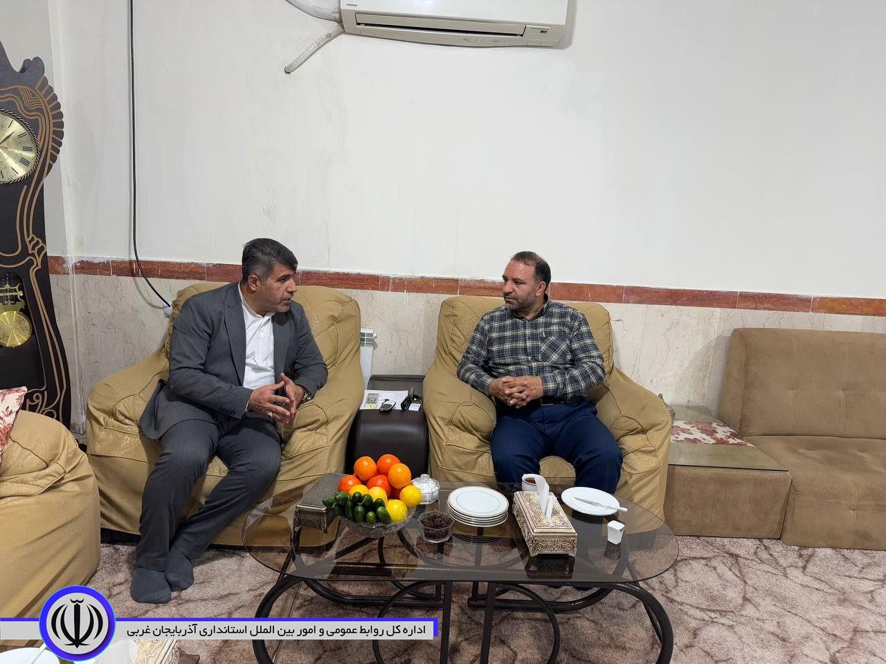 دیدار صمیمی فرماندار میرآباد با فرمانده سپاه شهرستان به مناسبت ولادت امام حسین (ع)، روز پاسدار و روز جانباز