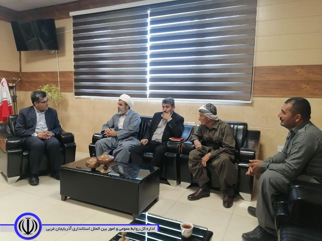دیدار امام جماعت و جمعی از اهالی روستای "زیوه نعلین" با فرماندار میرآباد