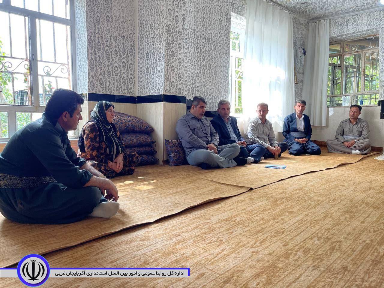 دیدار و سرکشی از خانواده های شهید روستای داود آباد