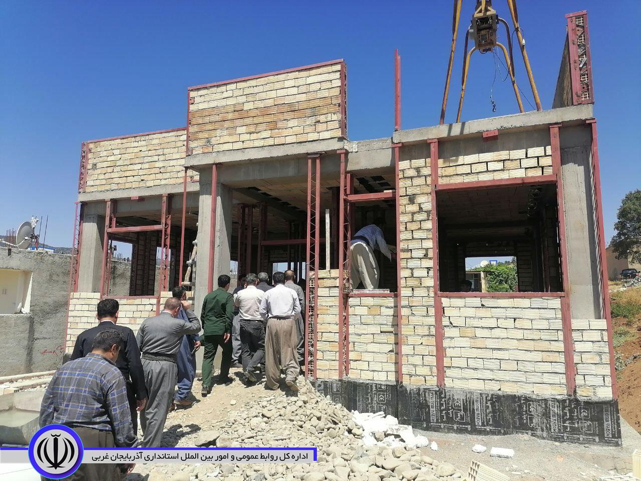 بازدید فرماندار میرآباد از پروژه احداث خانه بهداشت روستای مامه زینه