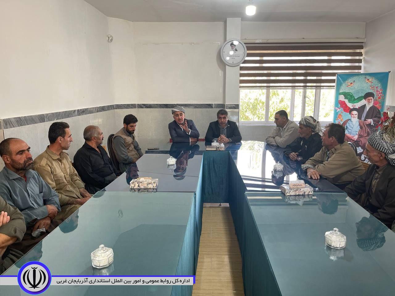 دیدار حضوری و چهره به چهره فرماندار میرآباد با اهالی روستای مرزی گردینه