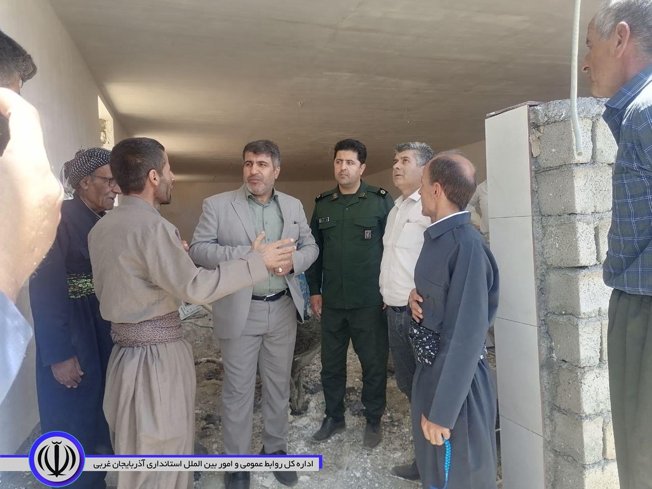حضور فرماندار میرآباد در روستای دیوالان و شنیدن بی واسطه مطالبات و درخواست های اهالی شریف روست