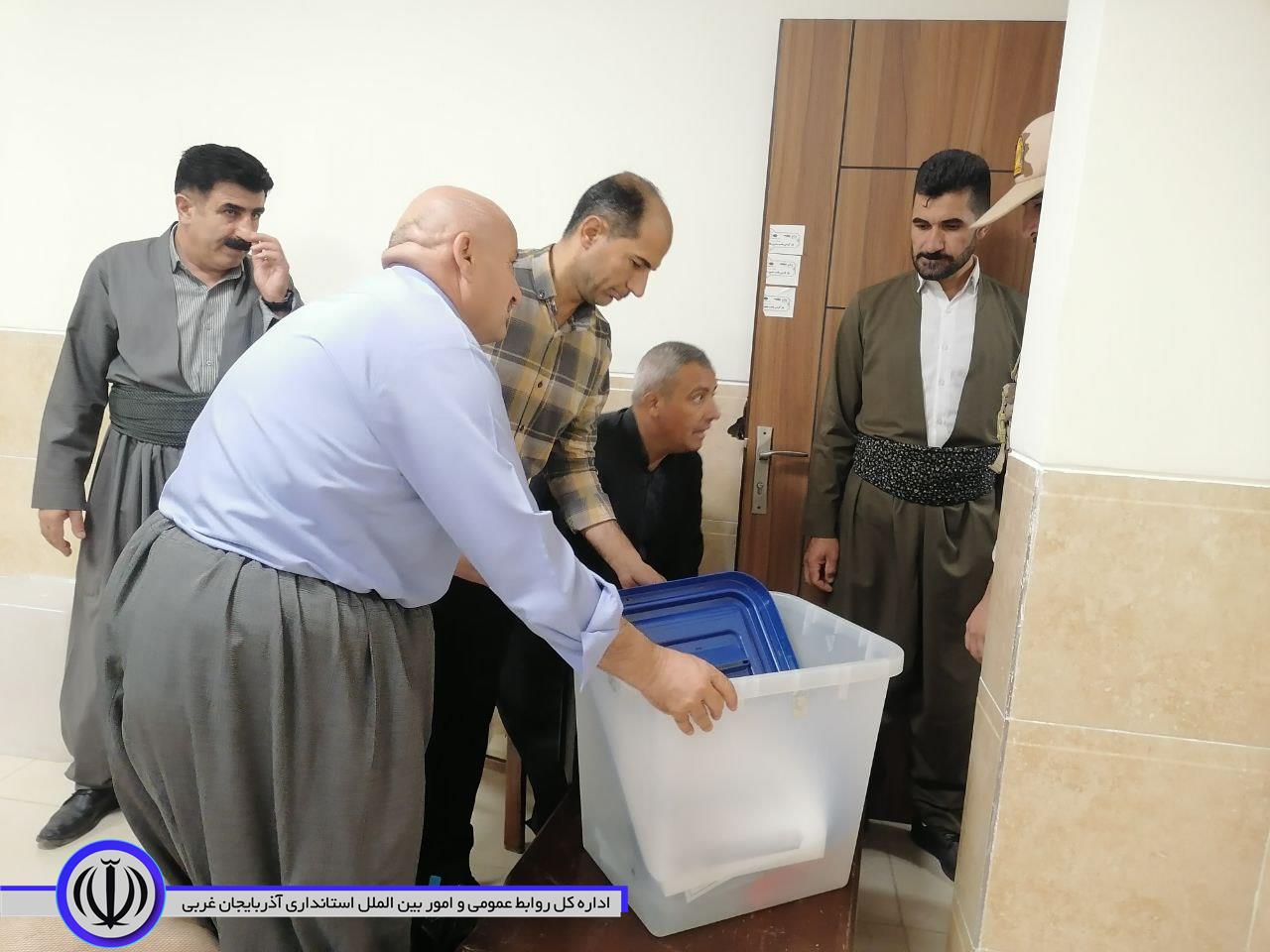 آغاز توزیع صندوقهای اخذ رای در فرمانداری شهرستان میرآباد