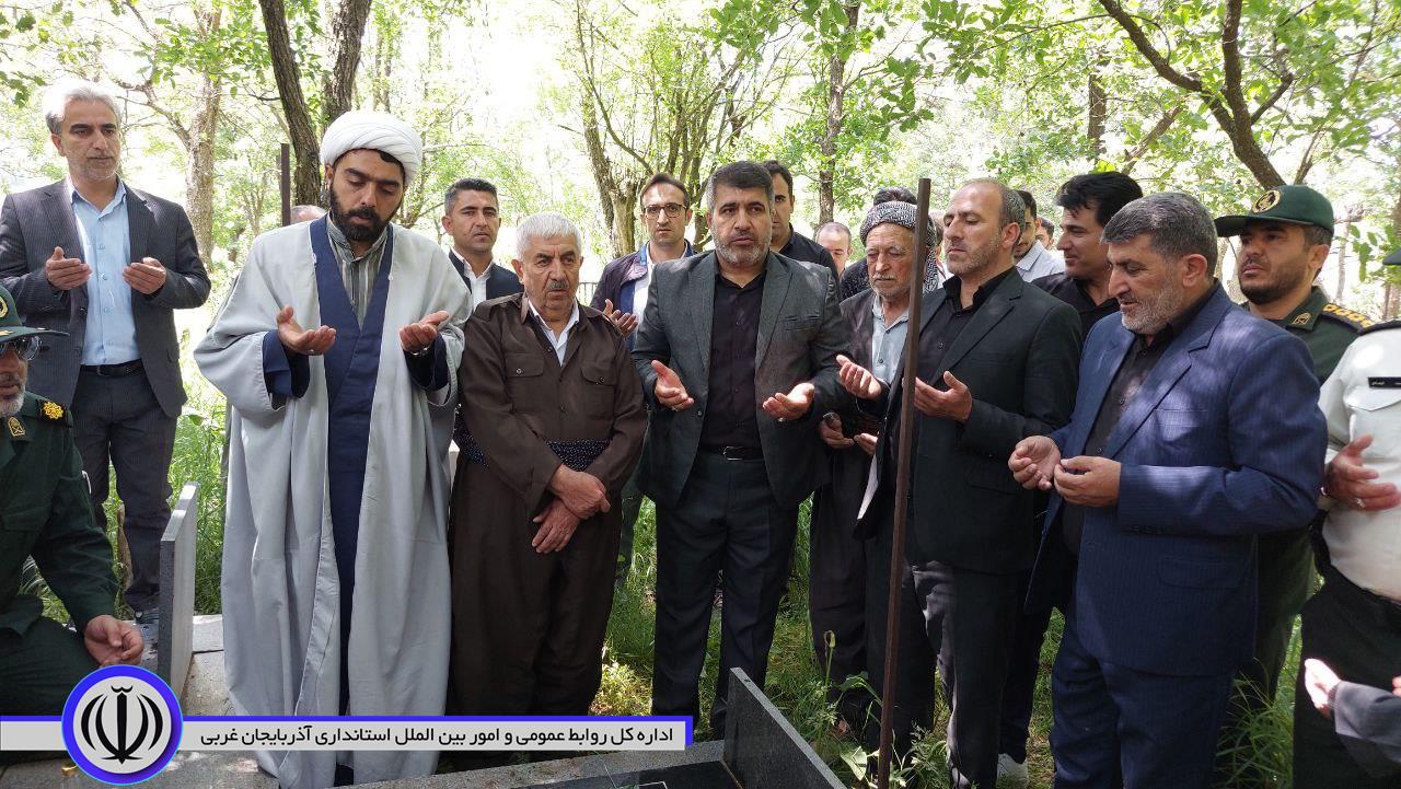 آیین غبار روبی گلزار شهدا به مناسبت سوم خرداد، سالروز آزاد سازی خرمشهر برگزار شد