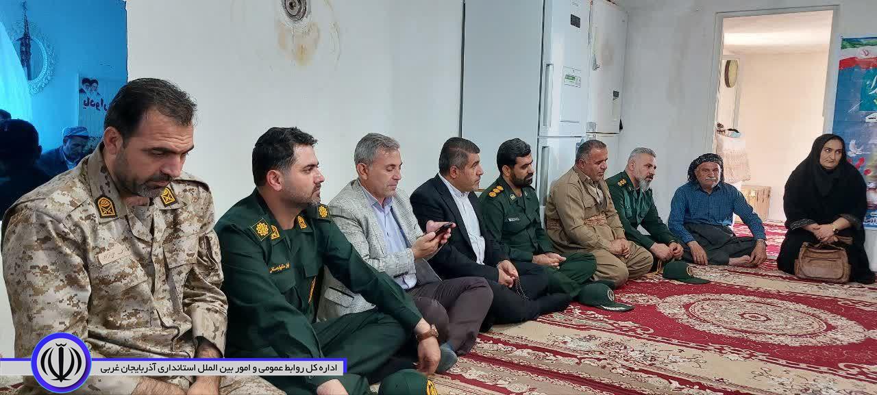 تکریم خانواده معظم شهدا به مناسبت گرامیداشت هفته دفاع مقدس