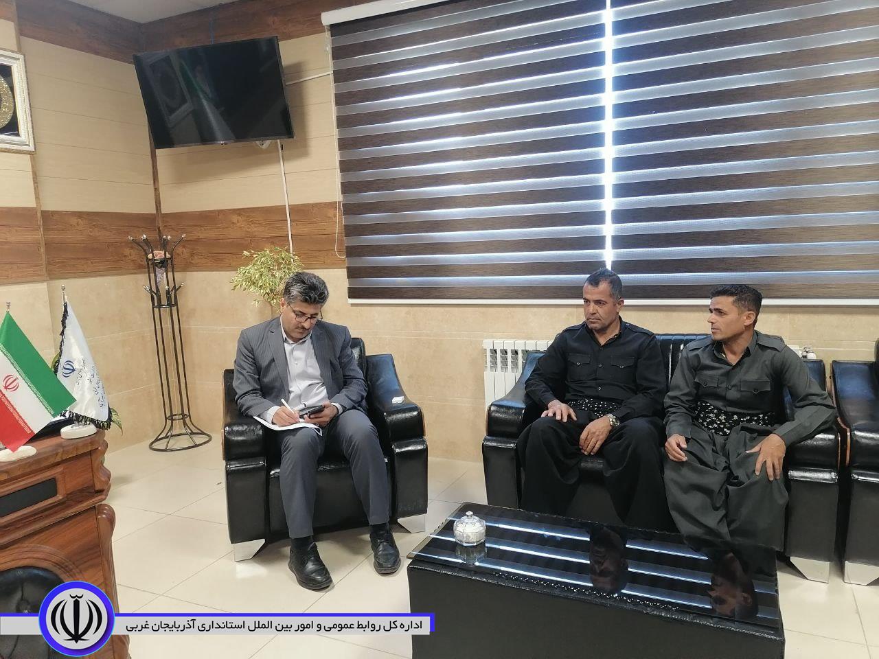 دیدار جمعی از دهیار و اعضای شورای اسلامی روستاهای کاژه، دارمکون و آغلان با فرماندار میرآبا