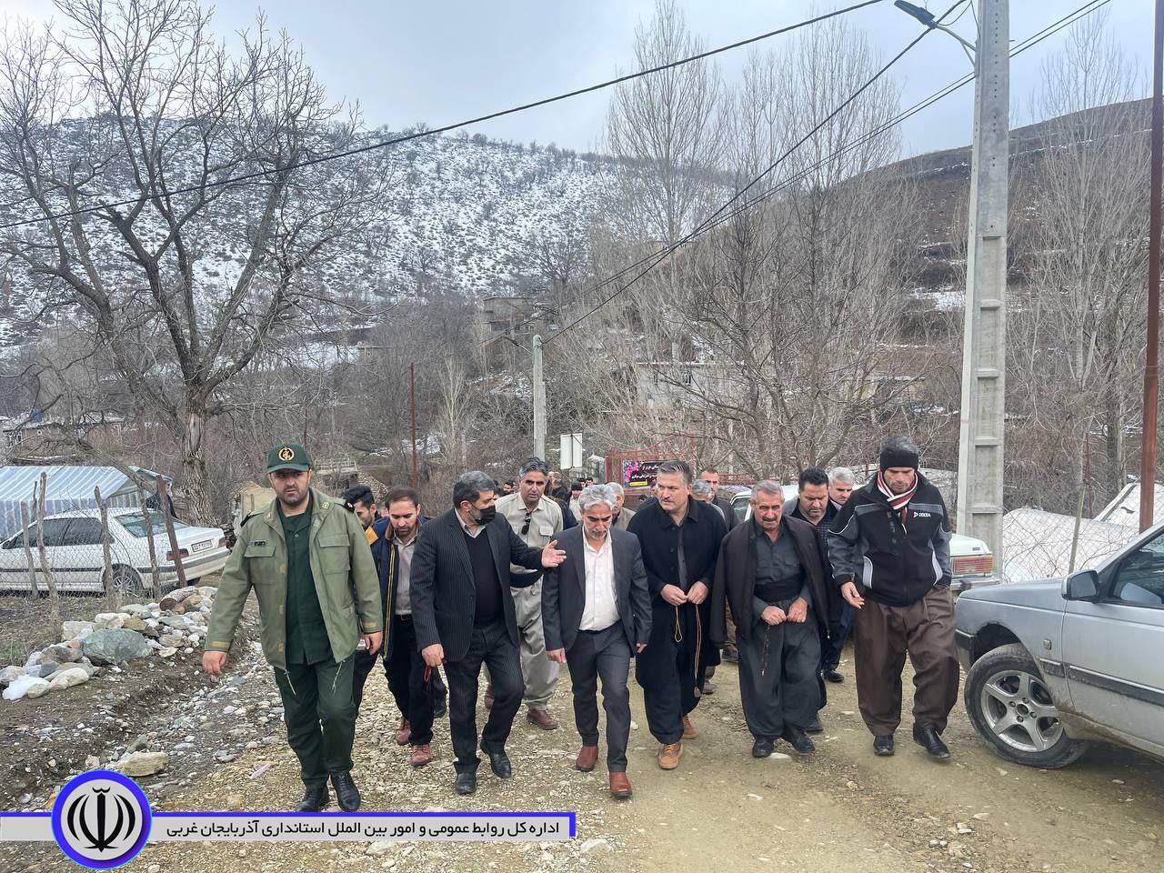 بازدید میدانی معاون فرماندار میرآباد از روستای مزرعه