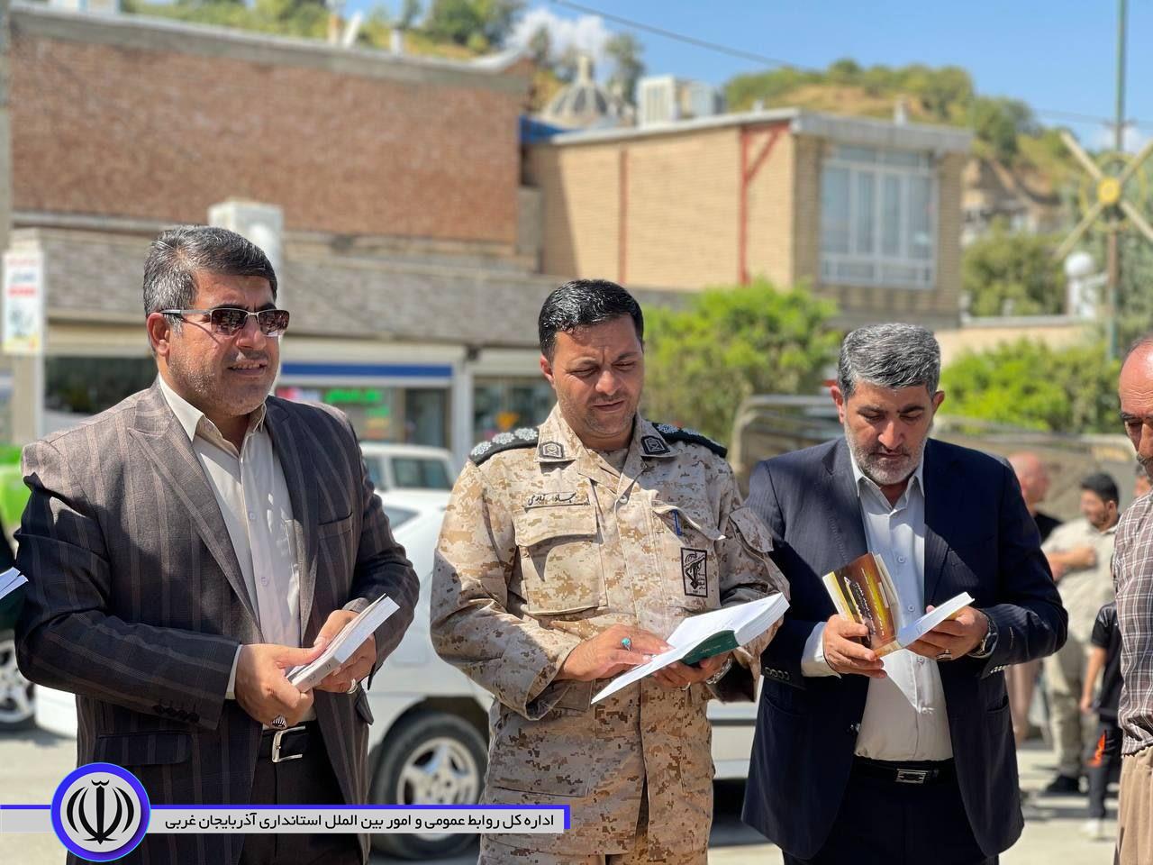 بازدید فرماندار میرآباد از کمپین "من خوانده ام تو هم بخوان"