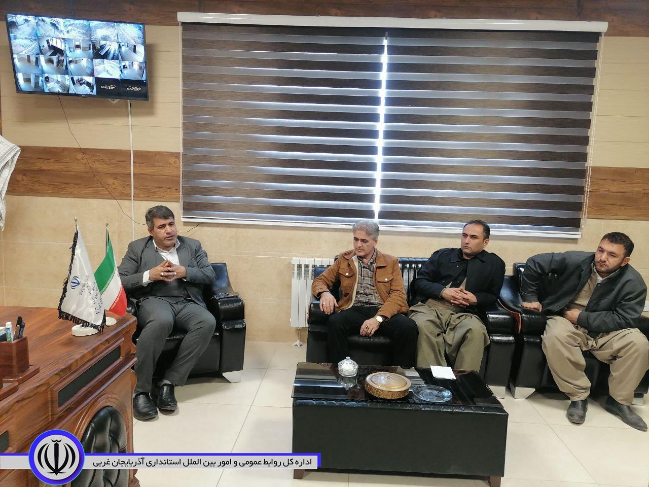 نشست هم اندیشی و توجیهی فرماندار میرآباد با متصدیان کافه رستوران های بین راهی شهرستان