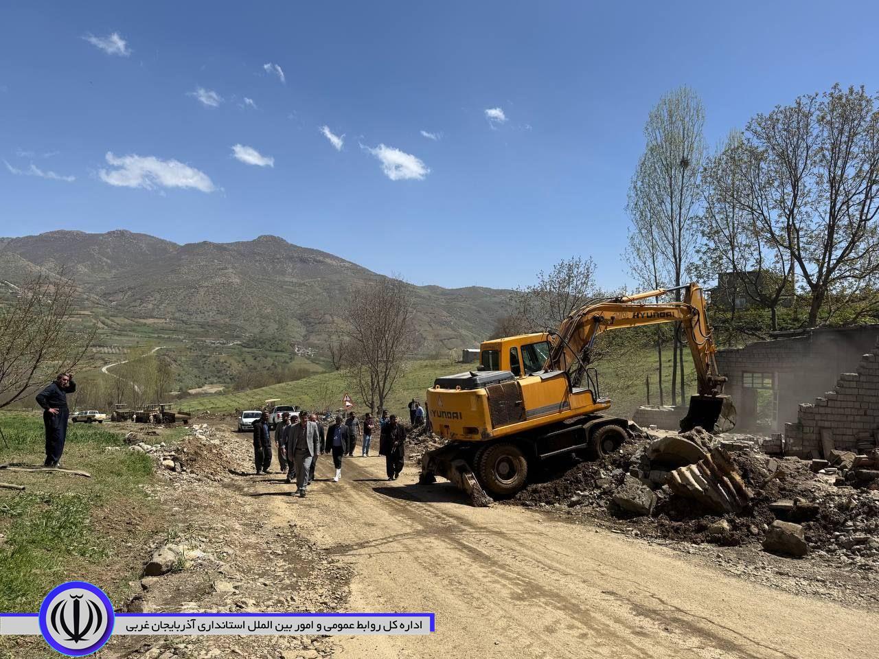 پیگیری های مستمر فرماندار میرآباد جهت لایروبی، پاک سازی مسیل روستای "زیوه" و جاده ارتباطی روستای "گومان" به ایمن سازی منتج شد.