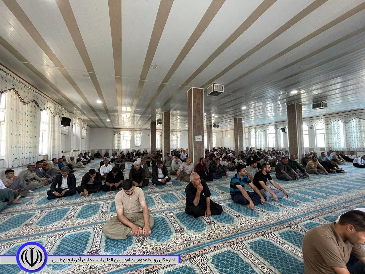 میز خدمت در نماز جمعه این هفته روستای واوان برگزار شد