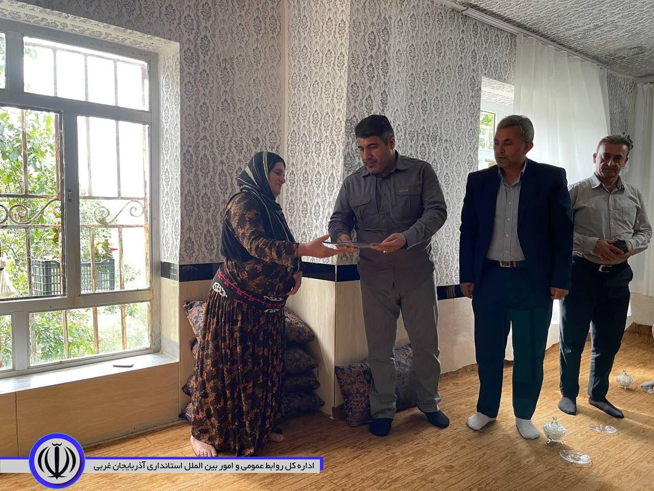دیدار و سرکشی از خانواده های شهید روستای داود آباد