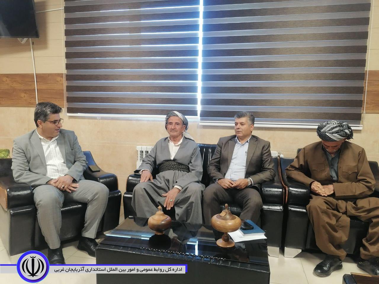 نشست فرماندار میرآباد با مالکان اراضی اطراف چشمه های تأمین آب شرب شهر میرآباد