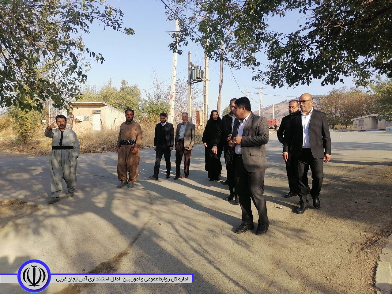 بازدید فرماندار میرآباد به همراه معاون دفتر روستایی و امور شوراهای استان آذربایجان غربی از روستای "گومان"