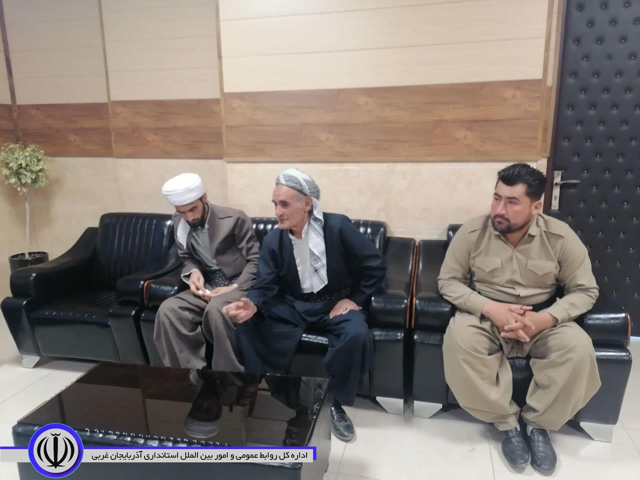 دیدار امام جماعت و جمعی از اهالی خونگرم روستای "نیوژ" با فرماندار شهرستان میرآباد