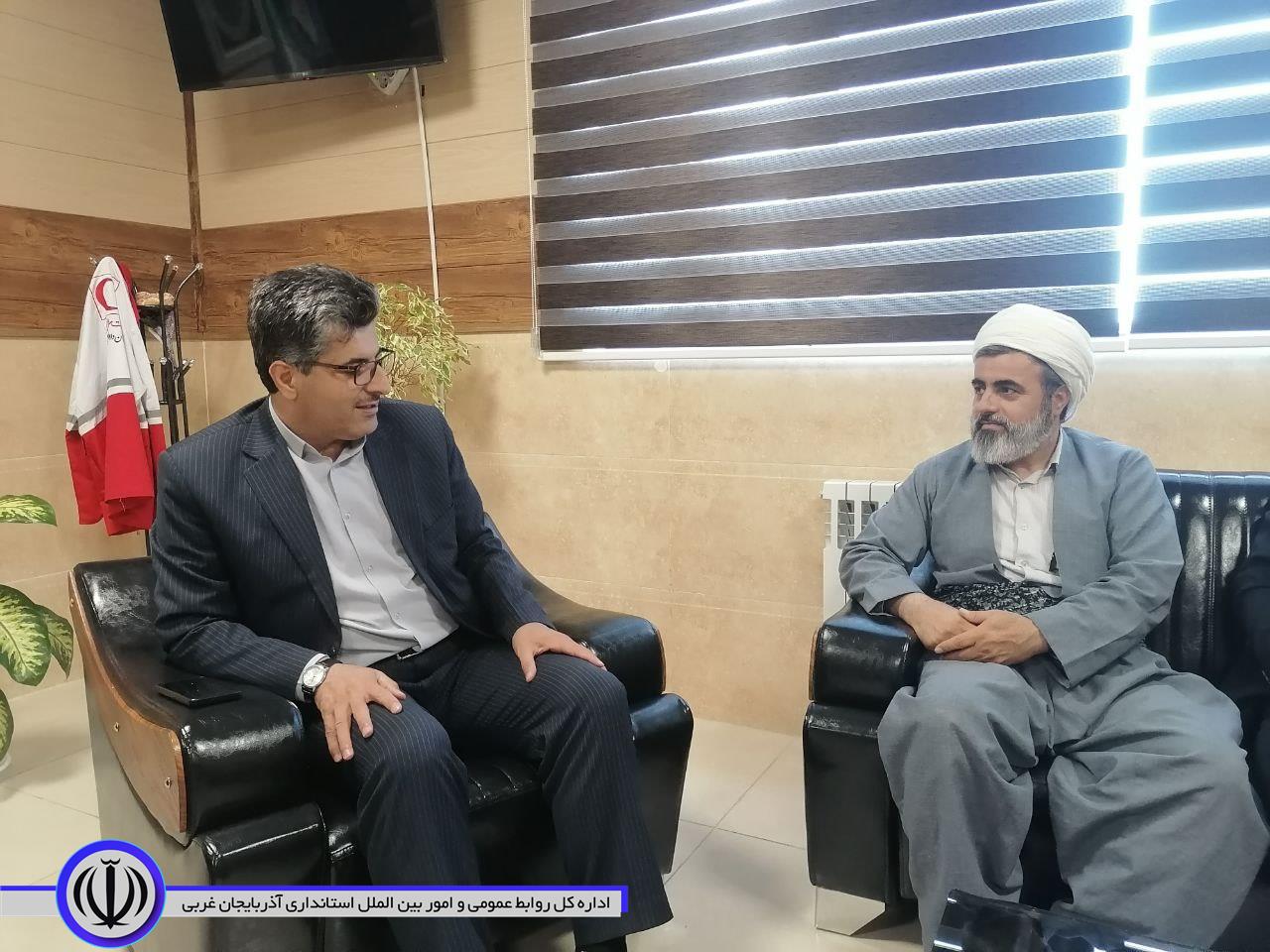 دیدار امام جماعت و جمعی از اهالی روستای "زیوه نعلین" با فرماندار میرآباد