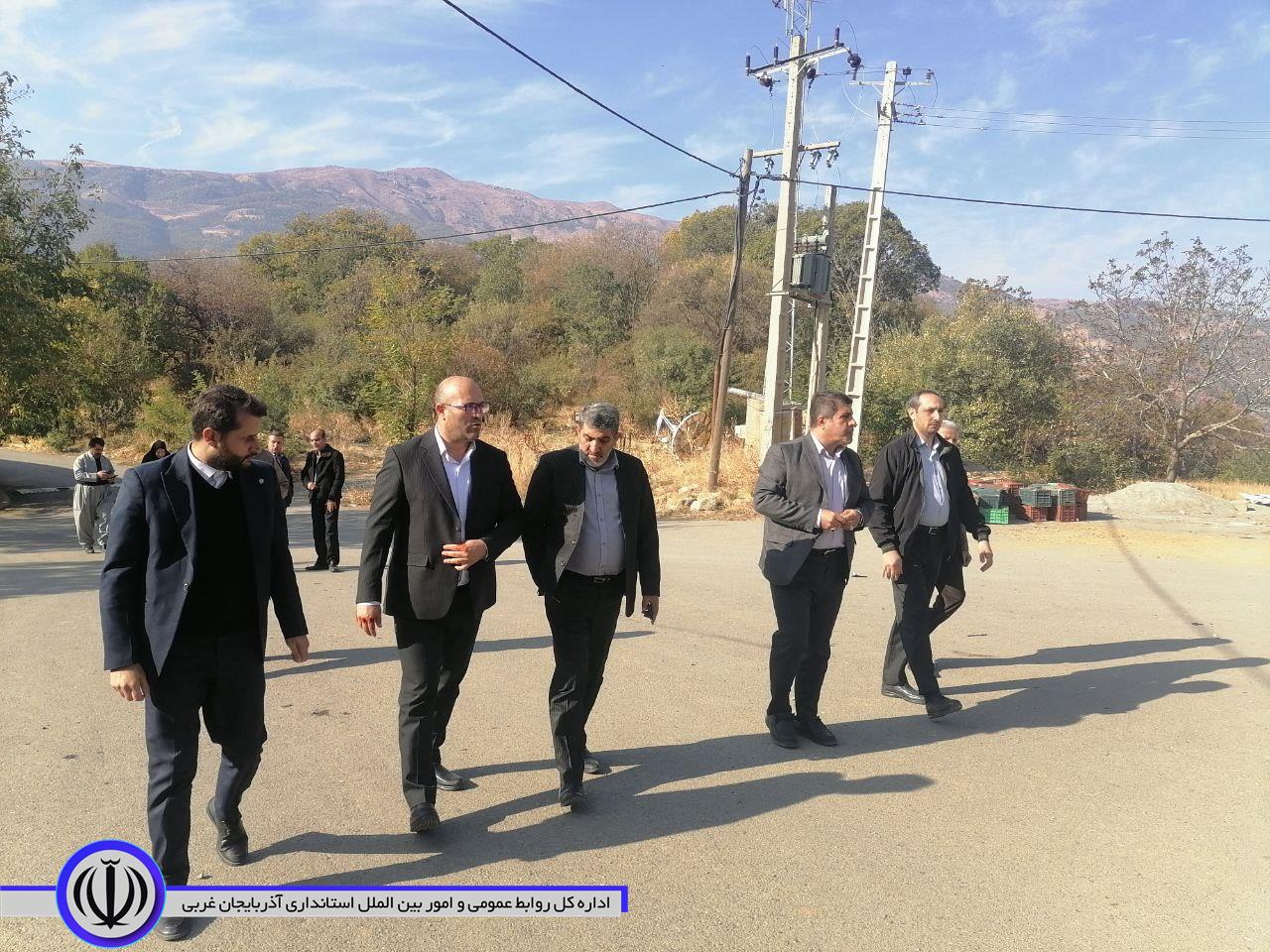 بازدید فرماندار میرآباد به همراه معاون دفتر روستایی و امور شوراهای استان آذربایجان غربی از روستای "گومان"