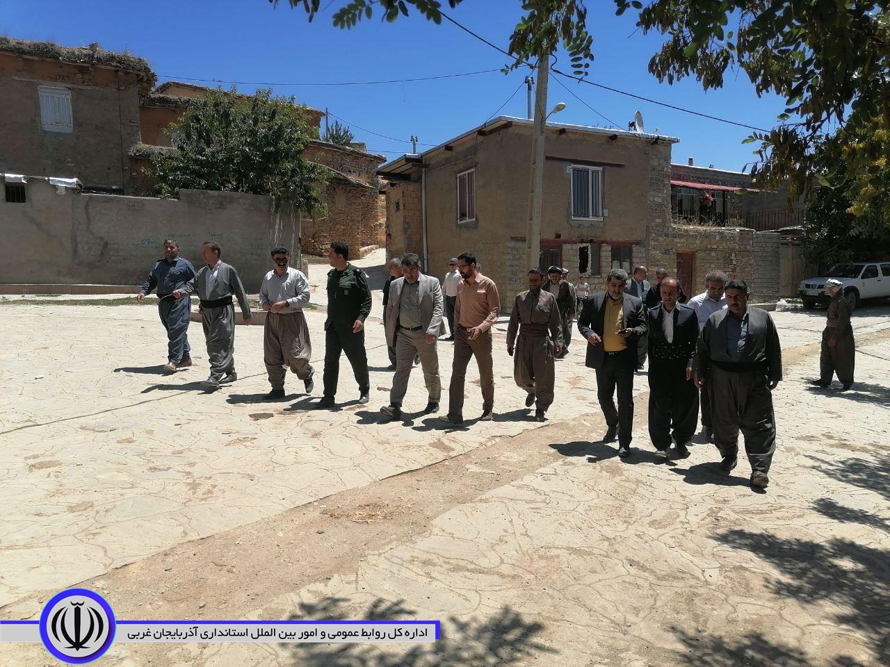 حضور فرماندار میرآباد در روستای دیوالان و شنیدن بی واسطه مطالبات و درخواست های اهالی شریف روست