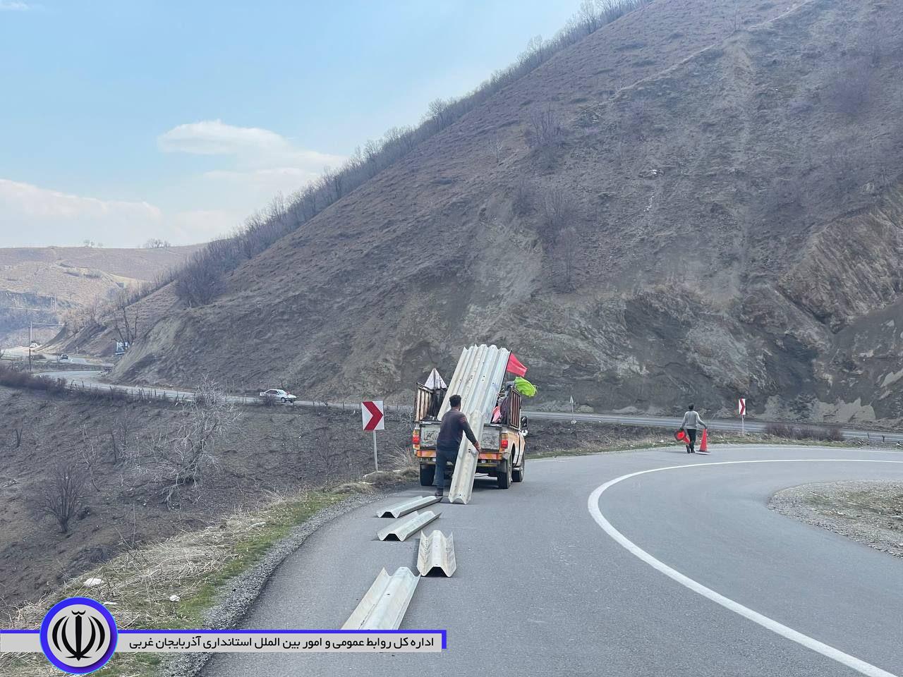 بازدید فرماندار میرآباد از روند اجرایی نصب گادریل در نقاط حادثه خیز مسیر میرآباد به سردشت