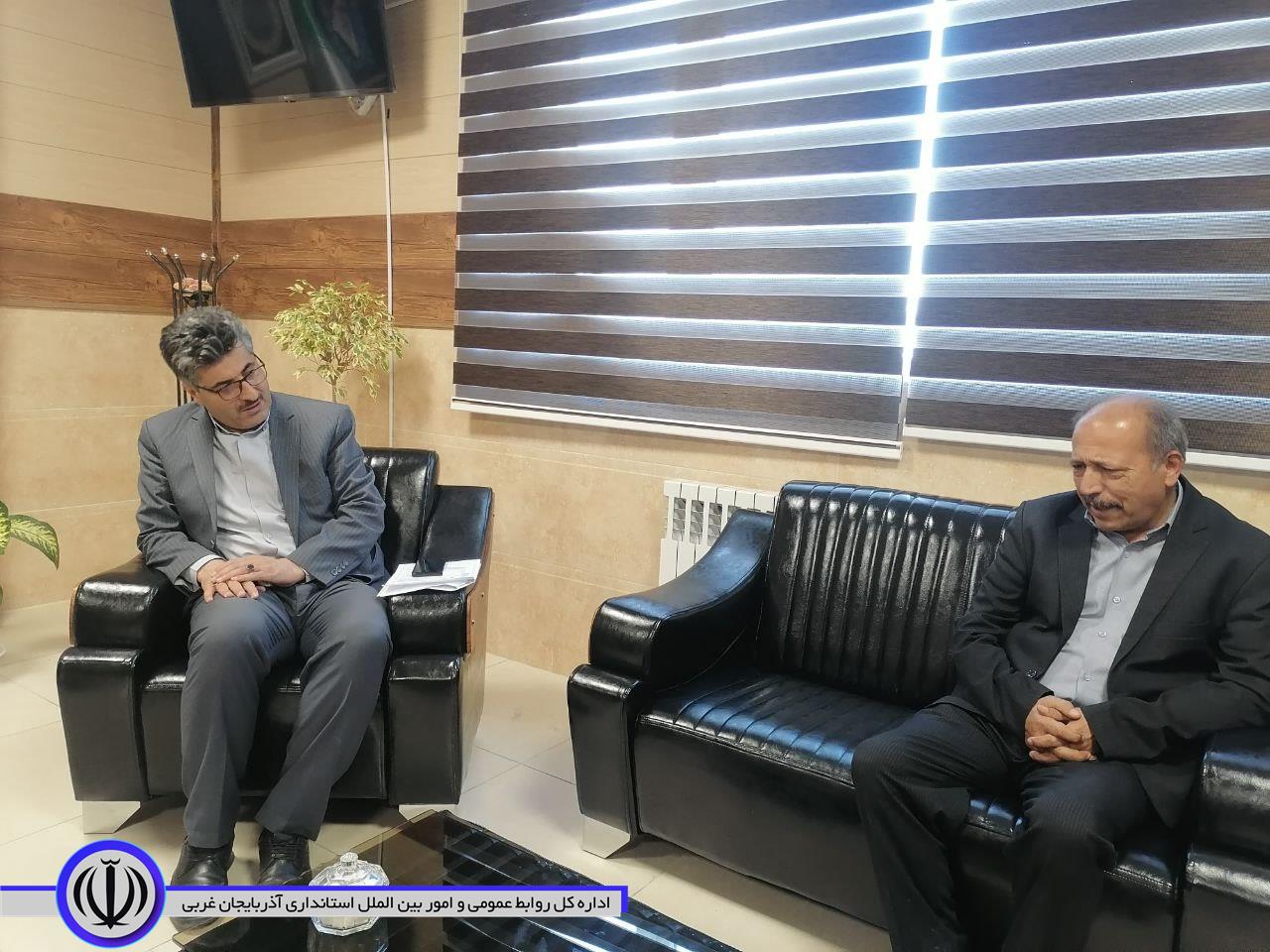 دیدار مشاور علمی و پیمانکار طرح های گردشگری حوزه میراث فرهنگی و گردشگری استان با فرماندار میرآباد