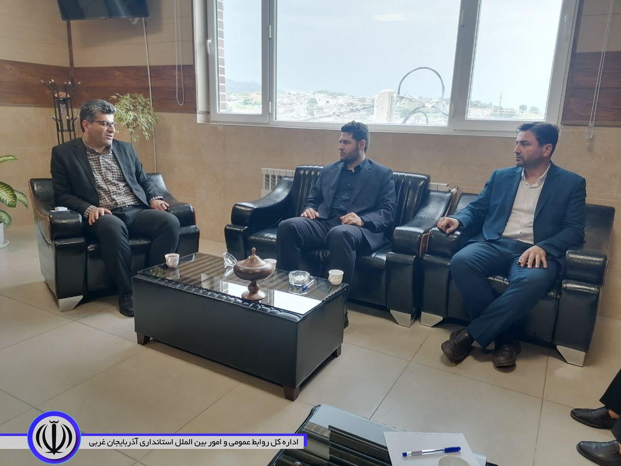 در این نشست فرماندار میرآباد با بیان اینکه شهرستان میرآباد قطب ایثار و مقاومت می باشد، بر اقدام و اهتمام ویژه در پاسداشت رشادت و ایثارگری های مردم شهرستان تأکید کرد و همکاری و هماهنگی دستگاه های اجرا