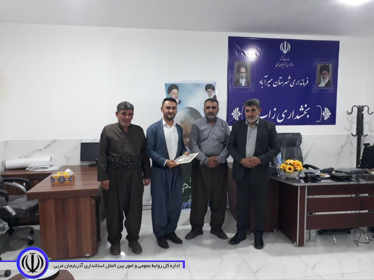 نشست هم اندیشی سرپرست بخشداری زاب با جمعی از خیرین، شورا و دهیار، انجمن اولیا و مدیر مدرسه ابتدایی روستای واوان