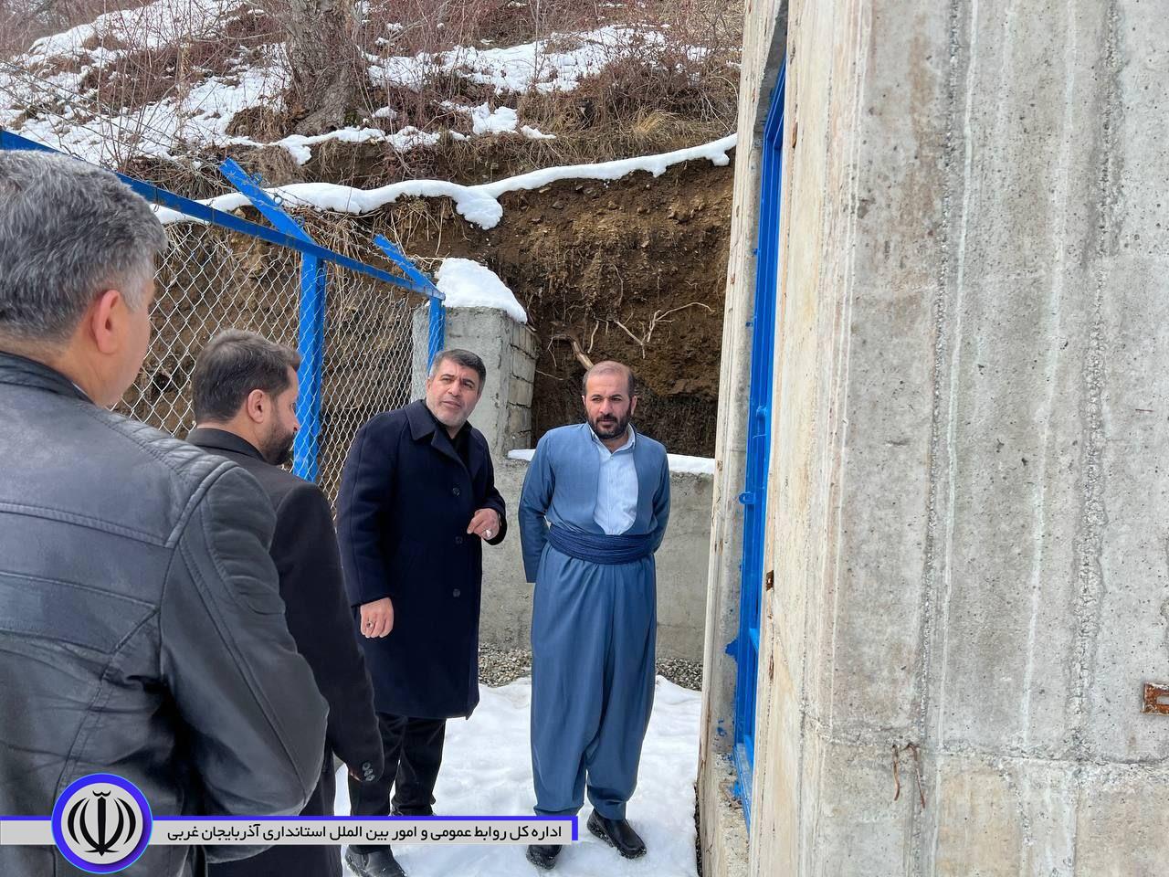 بازدید فرماندار میرآباد بهمراه نماینده مردم شریف شهرستان در مجلس از پروژه تامین آب روستای "شیواوکان"