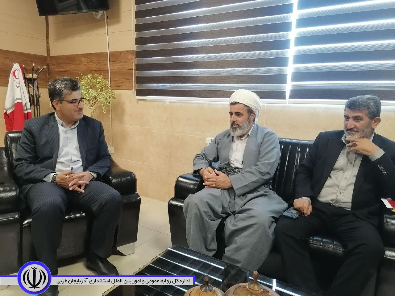دیدار امام جماعت و جمعی از اهالی روستای "زیوه نعلین" با فرماندار میرآباد