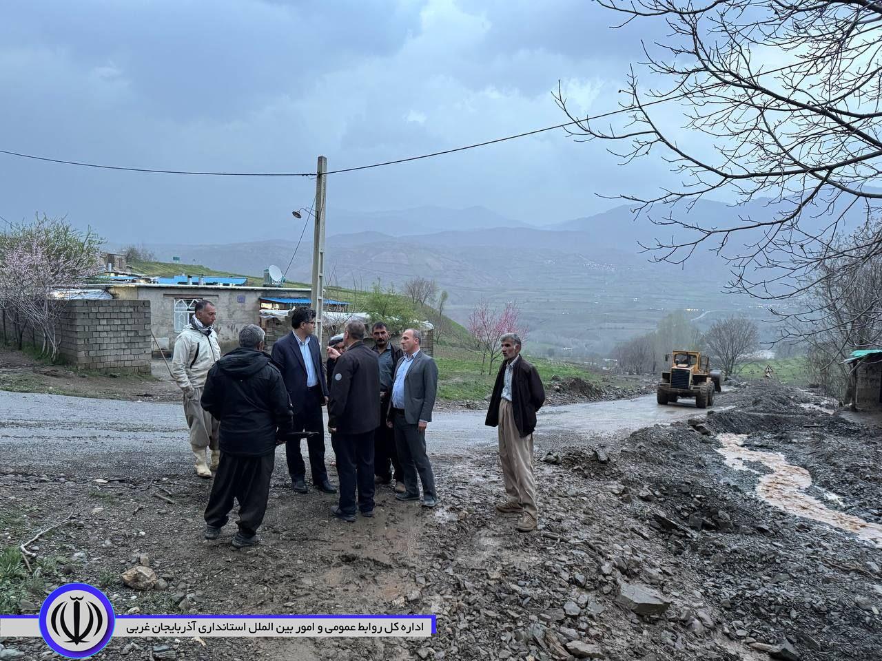 بازدید فرماندار میرآباد از روستای "زیوه نعلین" و مسیر ارتباطی روستای "گومان"