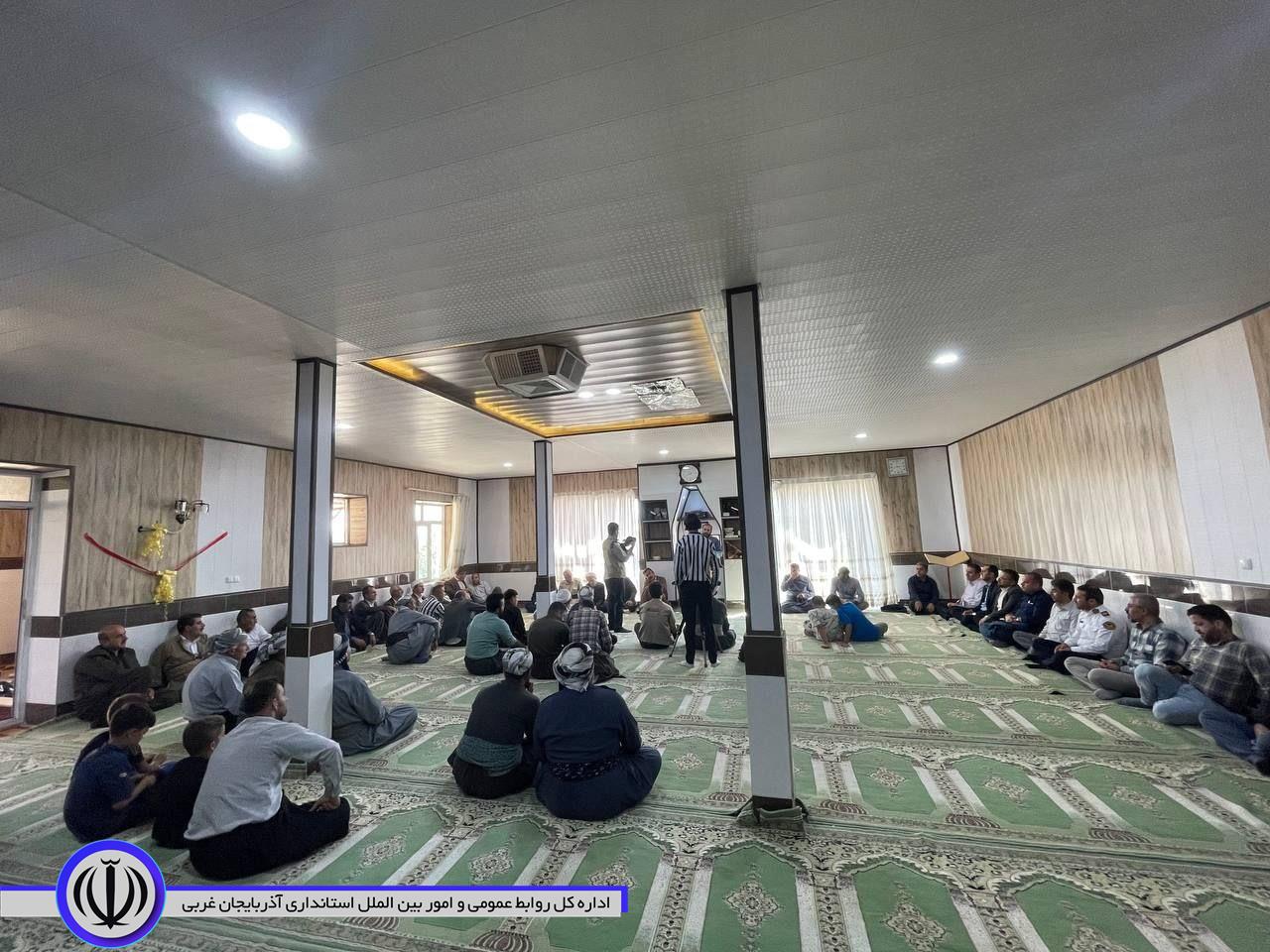 نشست نماینده مردم شهرستان در مجلس شورای اسلامی و فرماندار شهرستان میرآباد با امامان جماعت، معتمدین و اهالی روستاهای نیزه، قلعه تاسیان و روستاهای اطراف