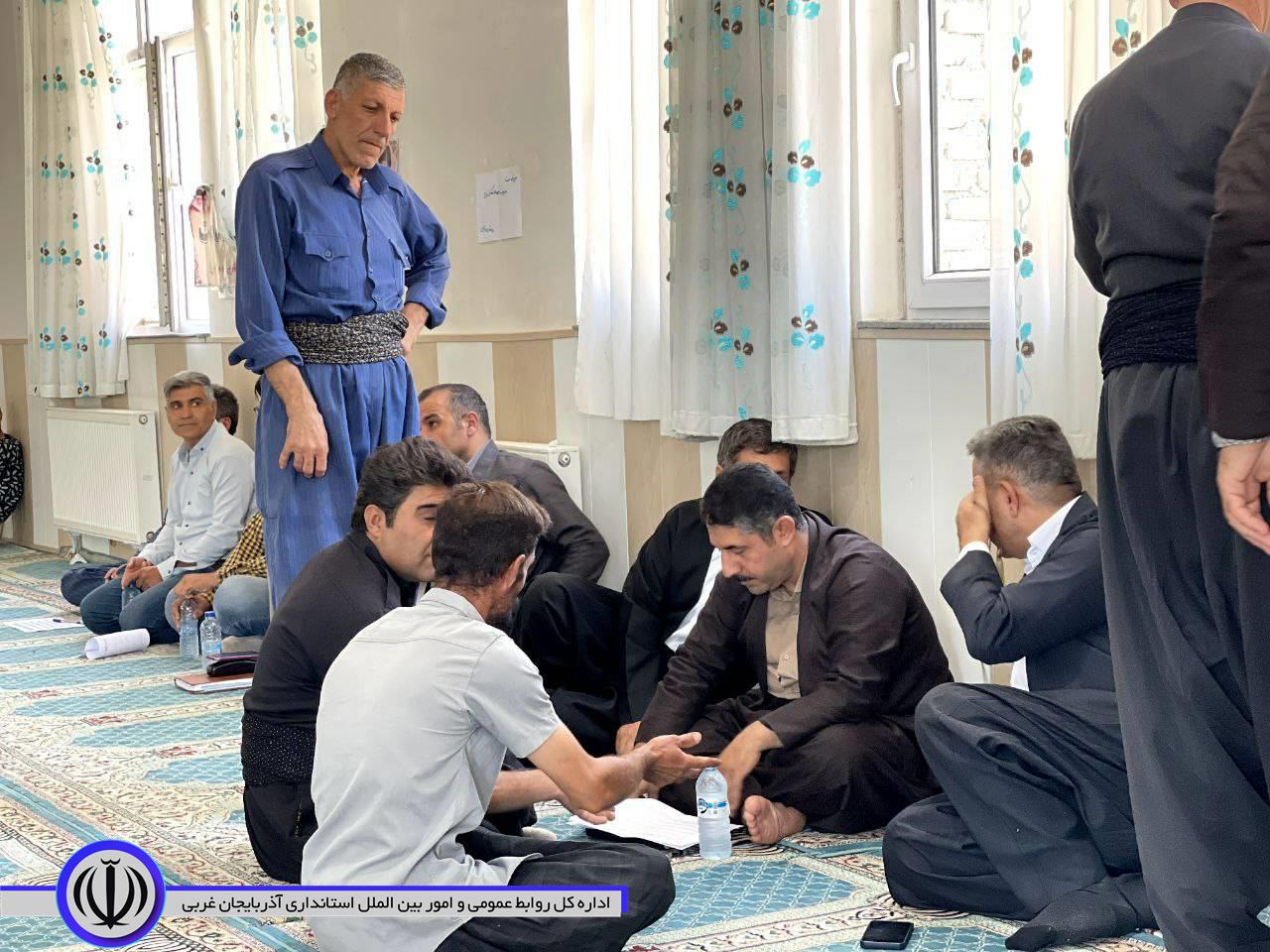 میز خدمت در نماز جمعه این هفته روستای واوان برگزار شد