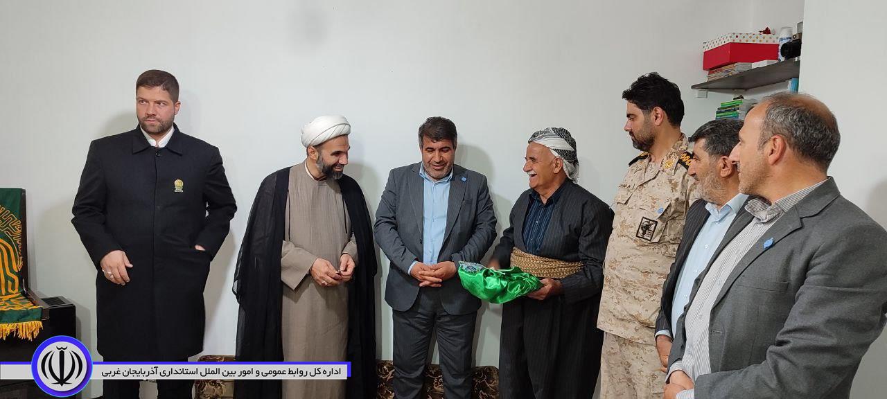 دیدار فرماندار میرآباد و خادمان امام مهربانی ها با خانواده شهید "محمد فرخی اقدم"