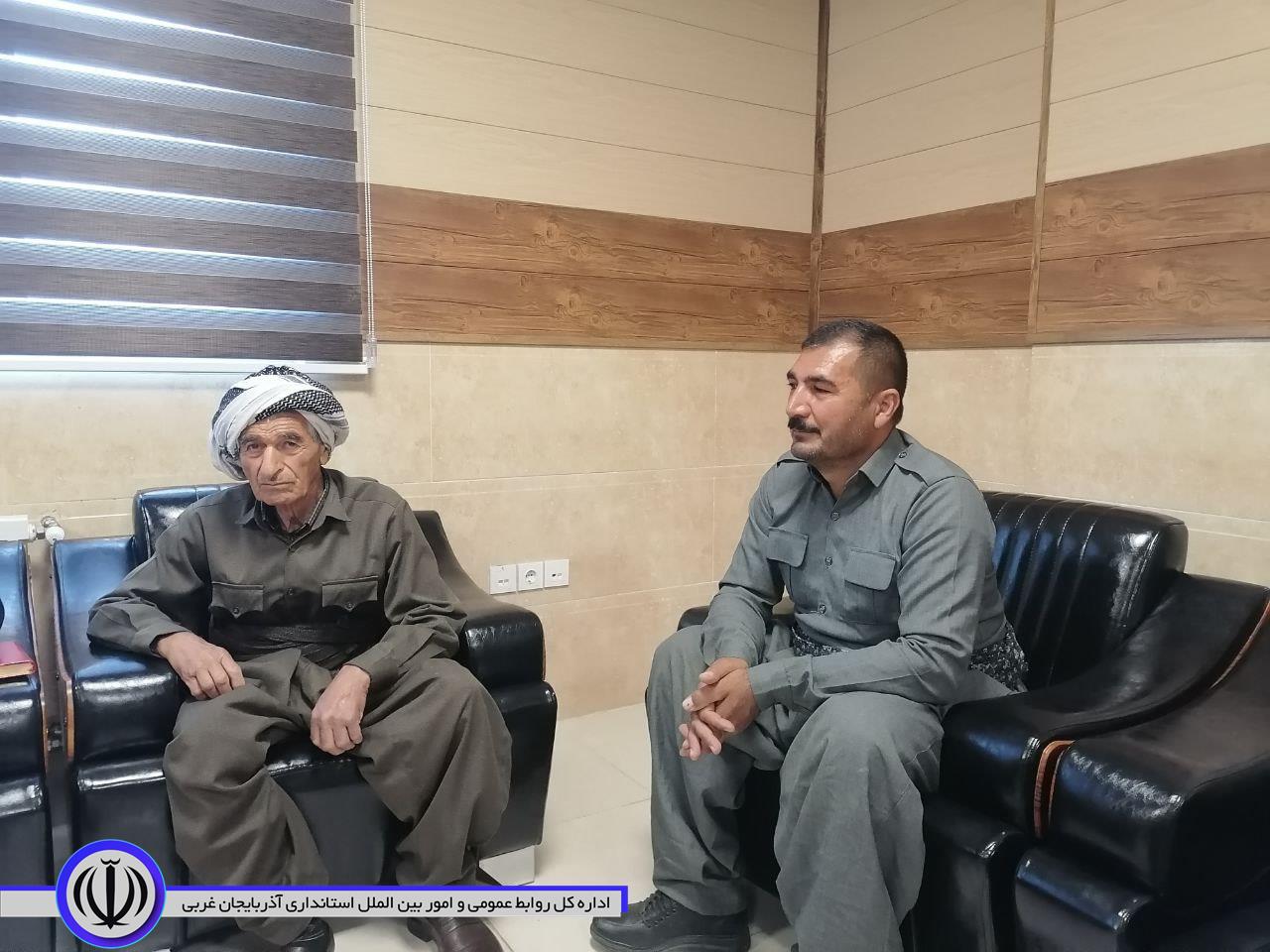 دیدار امام جماعت و جمعی از اهالی روستای "زیوه نعلین" با فرماندار میرآباد