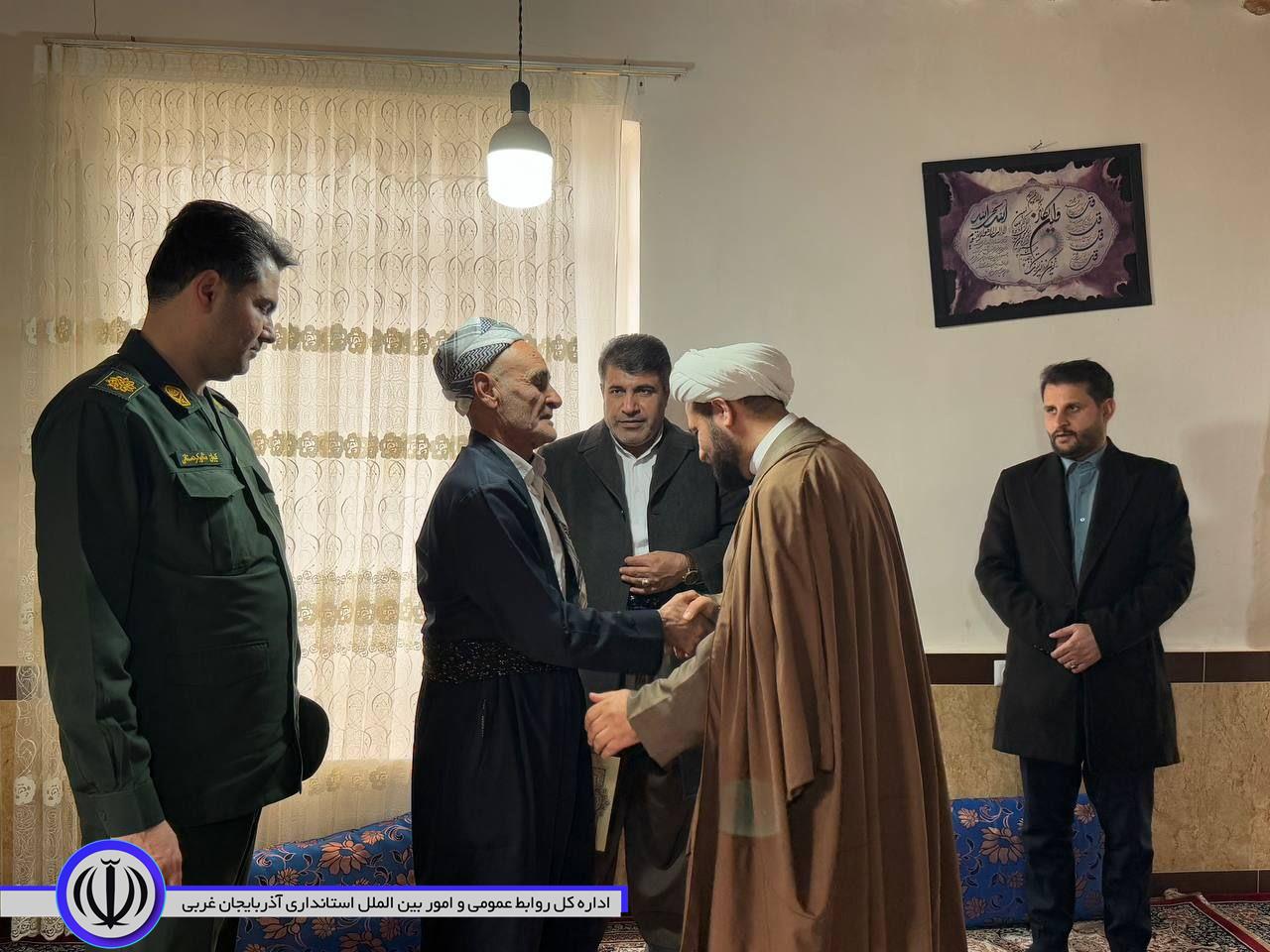 دیدار فرماندار میرآباد با ایثارگر و پاسدار بازنشسته "ابراهیم احمدنژاد"