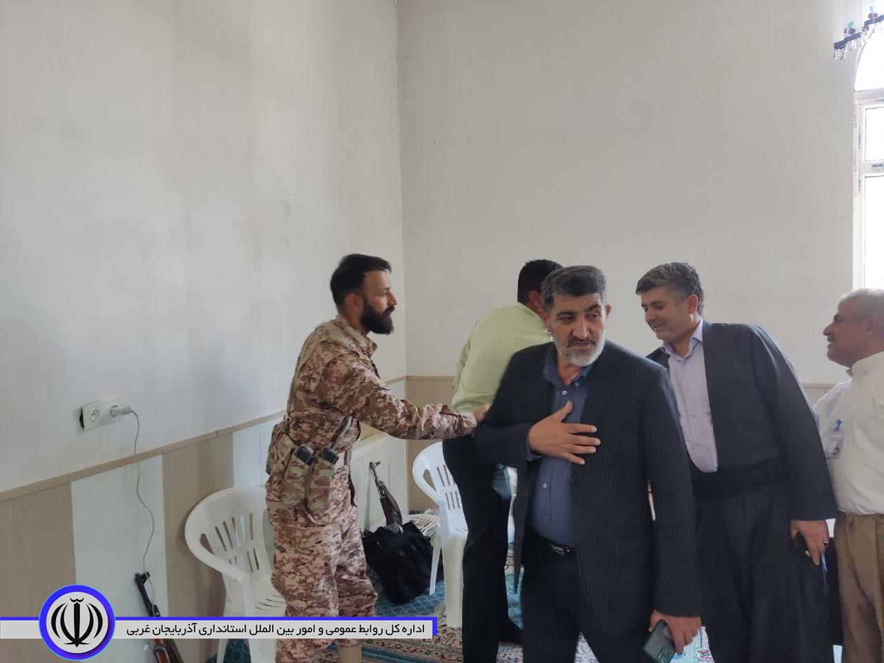 گزارشی تصویری/بازدید سرپرست بخشداری زاب و معاون فرماندار میرآباد به اتفاق جمعی از اعضای هیأت اجرایی انتخابات از شعب اخذ رای بخش زاب