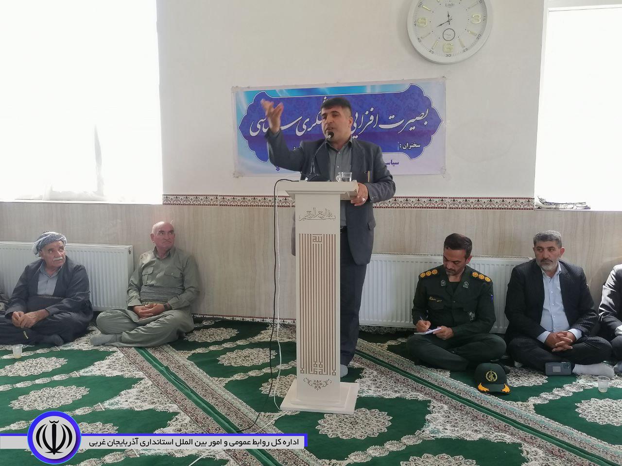 برگزاری نشست روشنگری و بصیرت افزایی با حضور جمعی از روحانیون، معتمدین، مسئولین، دهیاران، اعضای شورای اسلامی و اقشار مردم ولایت مدار شهرستان