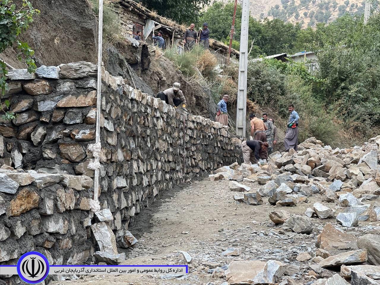 بازدید فرماندار از پروژه دیوار حائل سنگی و روستای کانی زرد