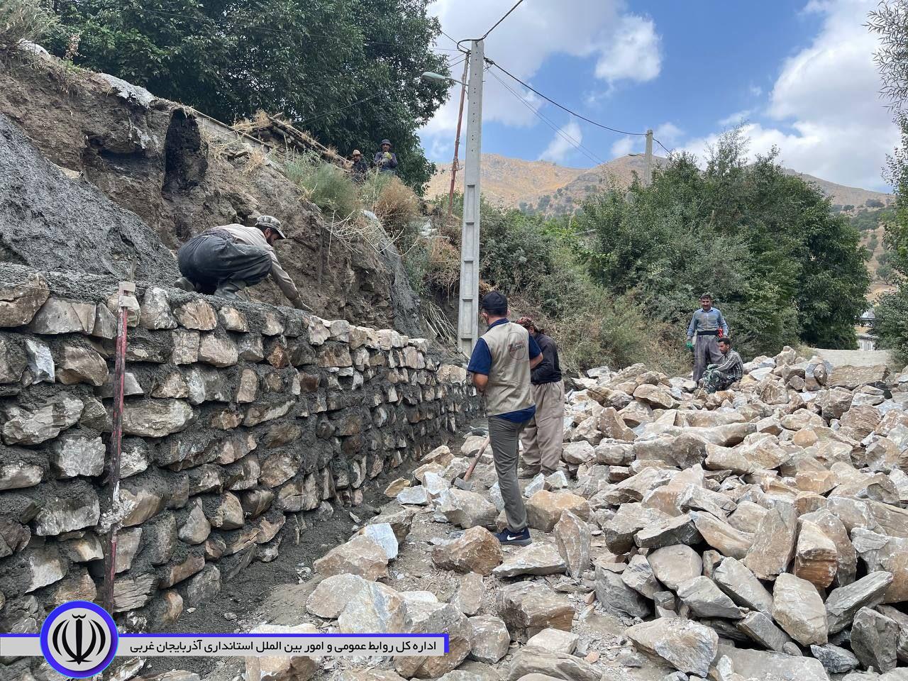 بازدید فرماندار از پروژه دیوار حائل سنگی و روستای کانی زرد