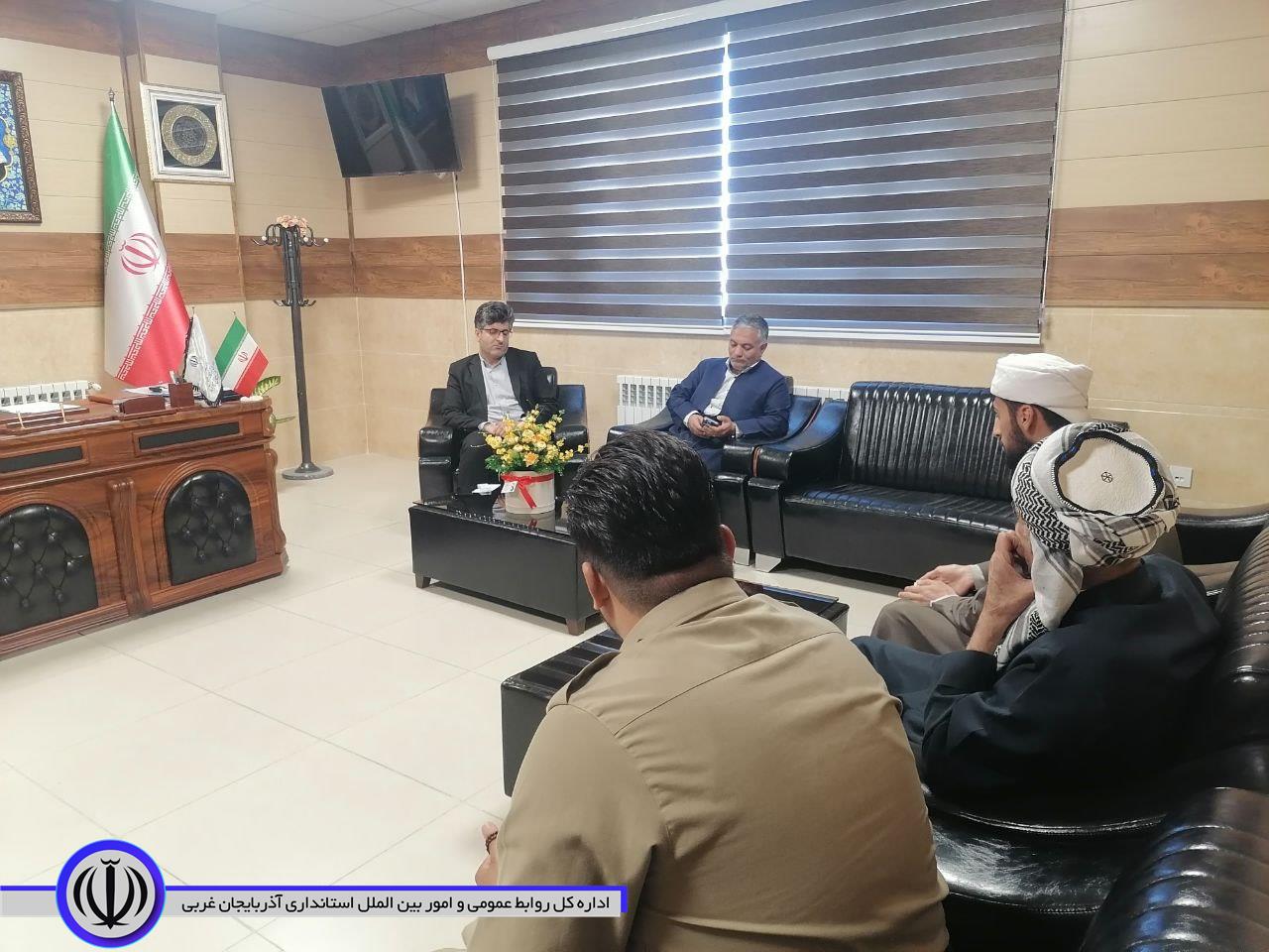 دیدار امام جماعت و جمعی از اهالی خونگرم روستای "نیوژ" با فرماندار شهرستان میرآباد