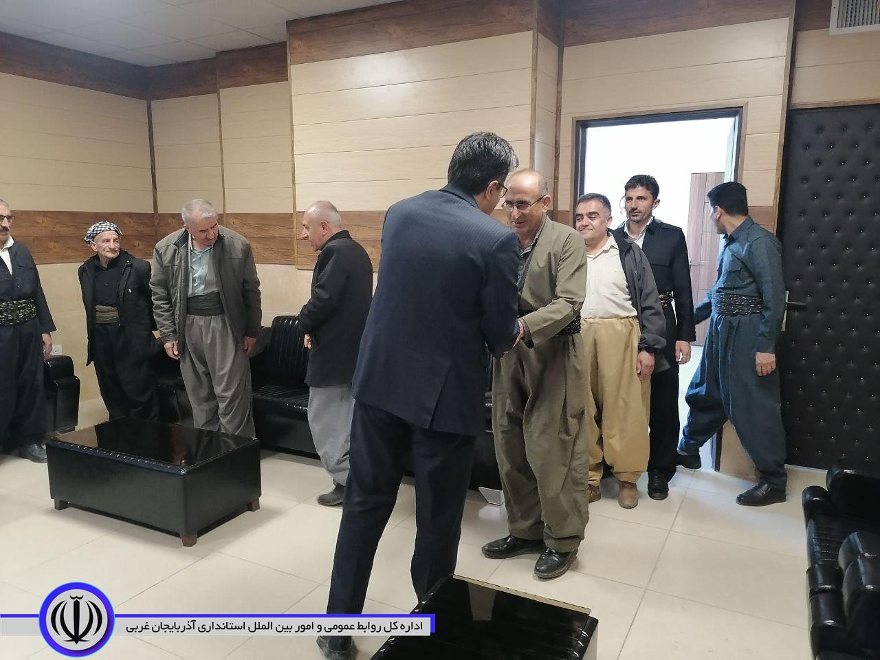 دیدار امام جماعت و جمعی از معتمدین محله مسجد چهار یارنبی با سرپرست فرمانداری میرآباد