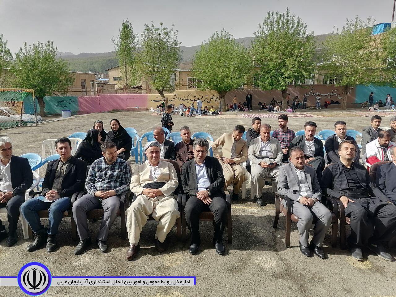 زنگ سلامت در مدرسه ابتدایی ملاخلیل با حضور فرماندار و جمعی از مسئولین شهرستان نواخته شد